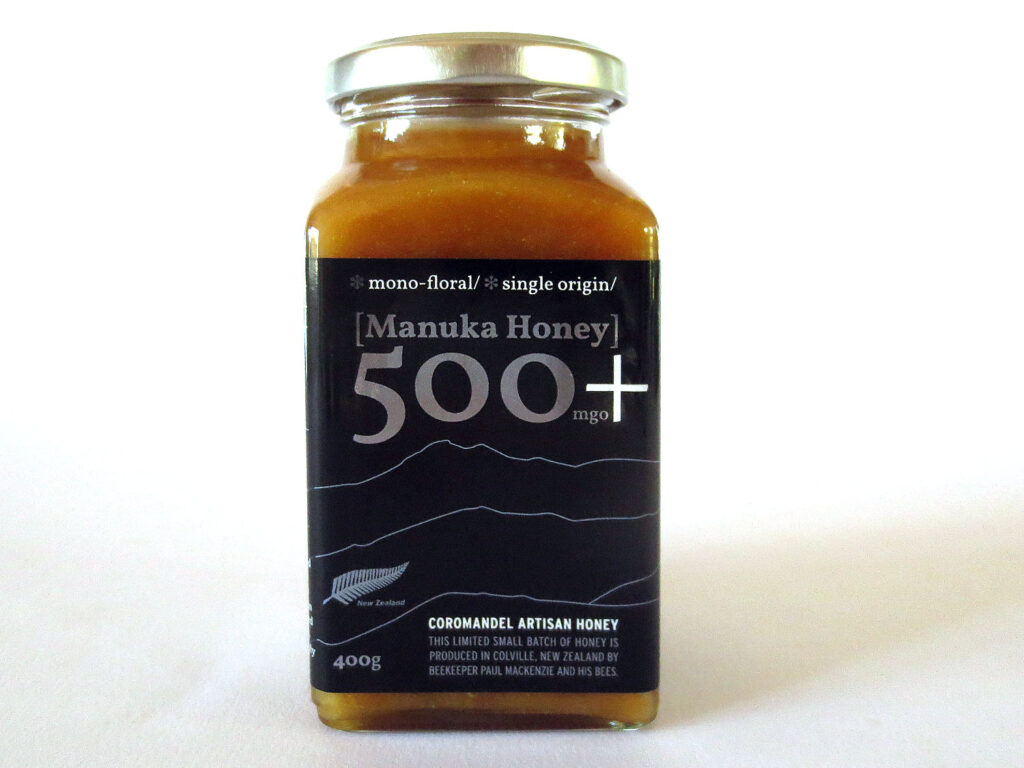 MGO-500+-bee-Coromandel-honey-ltd-ed_01